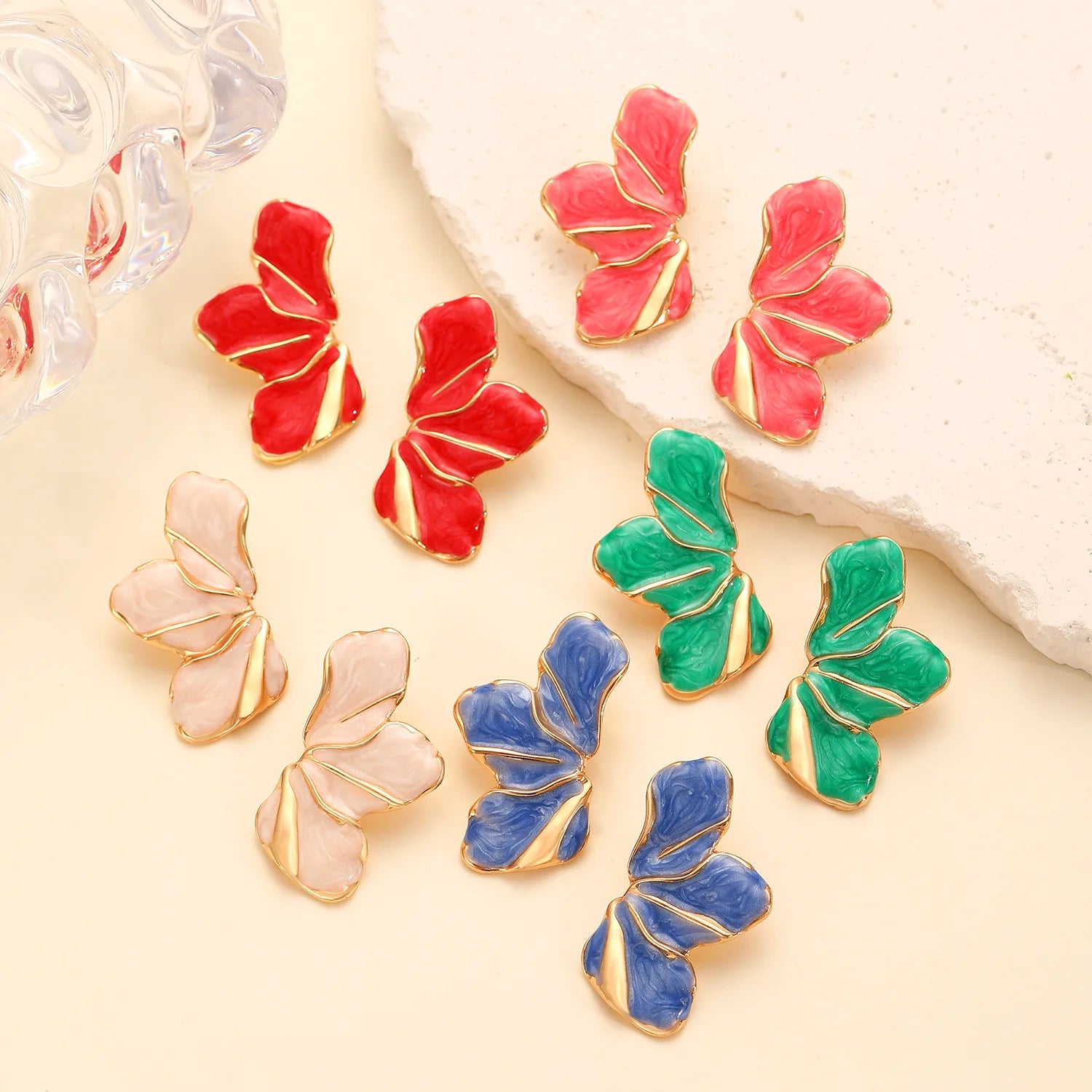 Retro Cream Fashionable Trendy Stud Earrings Alloy Gold-Plated Jewelry Bezel Setting Flower Enamel Inlay Sweet Style for Women