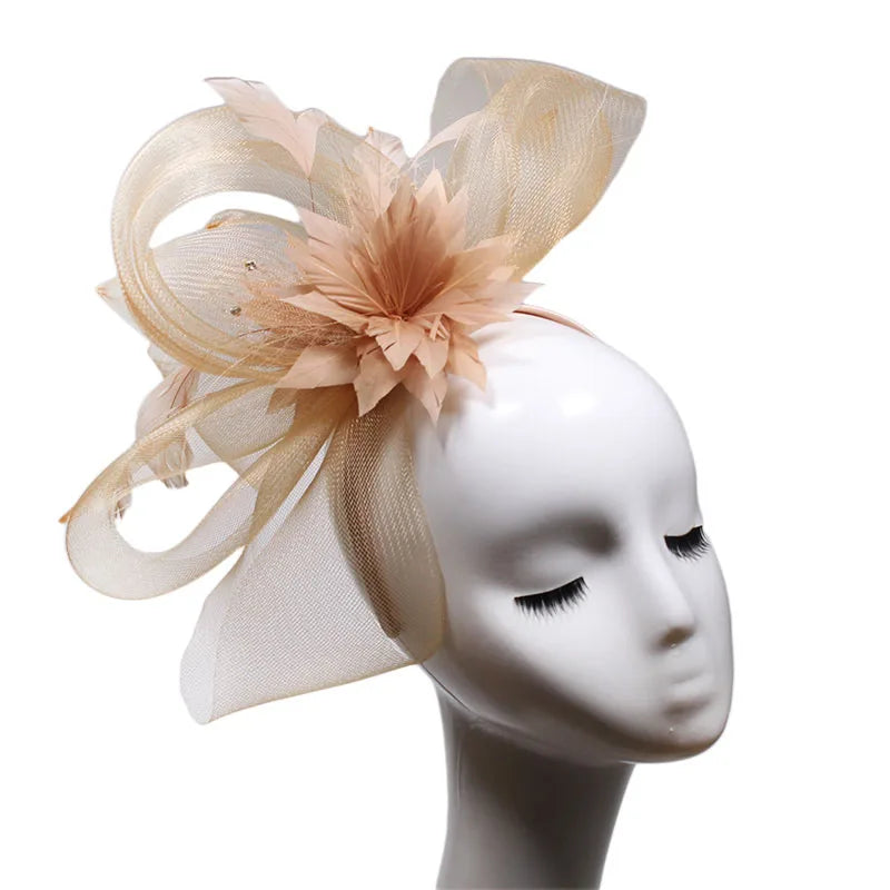 Hot Sale Beige Sinamay Feather Clip Fascinator Hats Derby Tea Wedding Mesh Small Hairband Headwear for Ladies Women