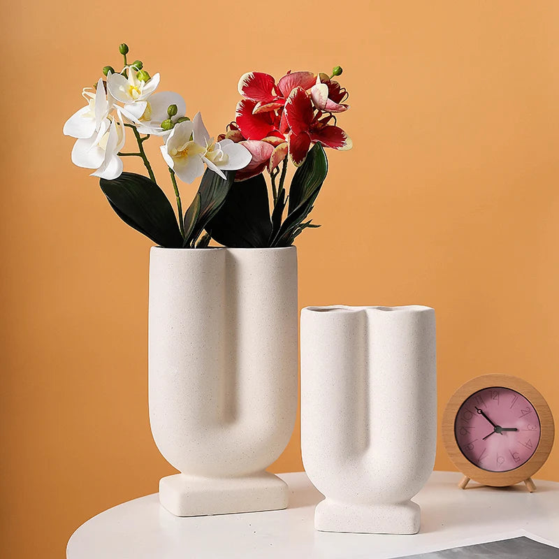 Nordic Modern Minimalist Ceramic Curve Vase for Flowers Entranceway or Gift Home Decor Centrepiece Flower Vase
