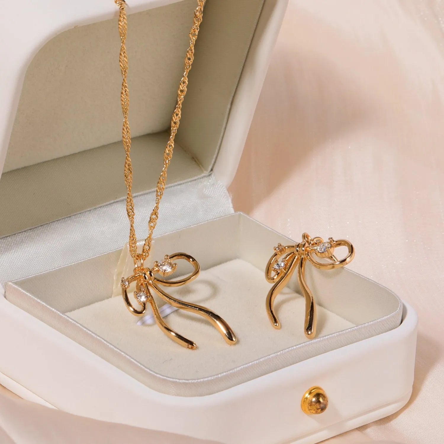 Spanish Romantic Jewelry Gifts Mom Girlfriends Brass Diamond Bowknot Necklace