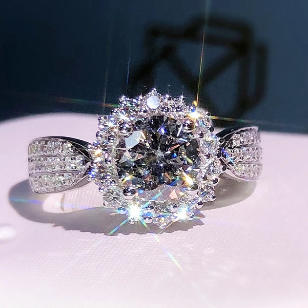 Huitan Hotsale Shiny Cubic Zirconia Carved Sun Flower Rings Women Silver Dainty Wedding Rings Beautiful