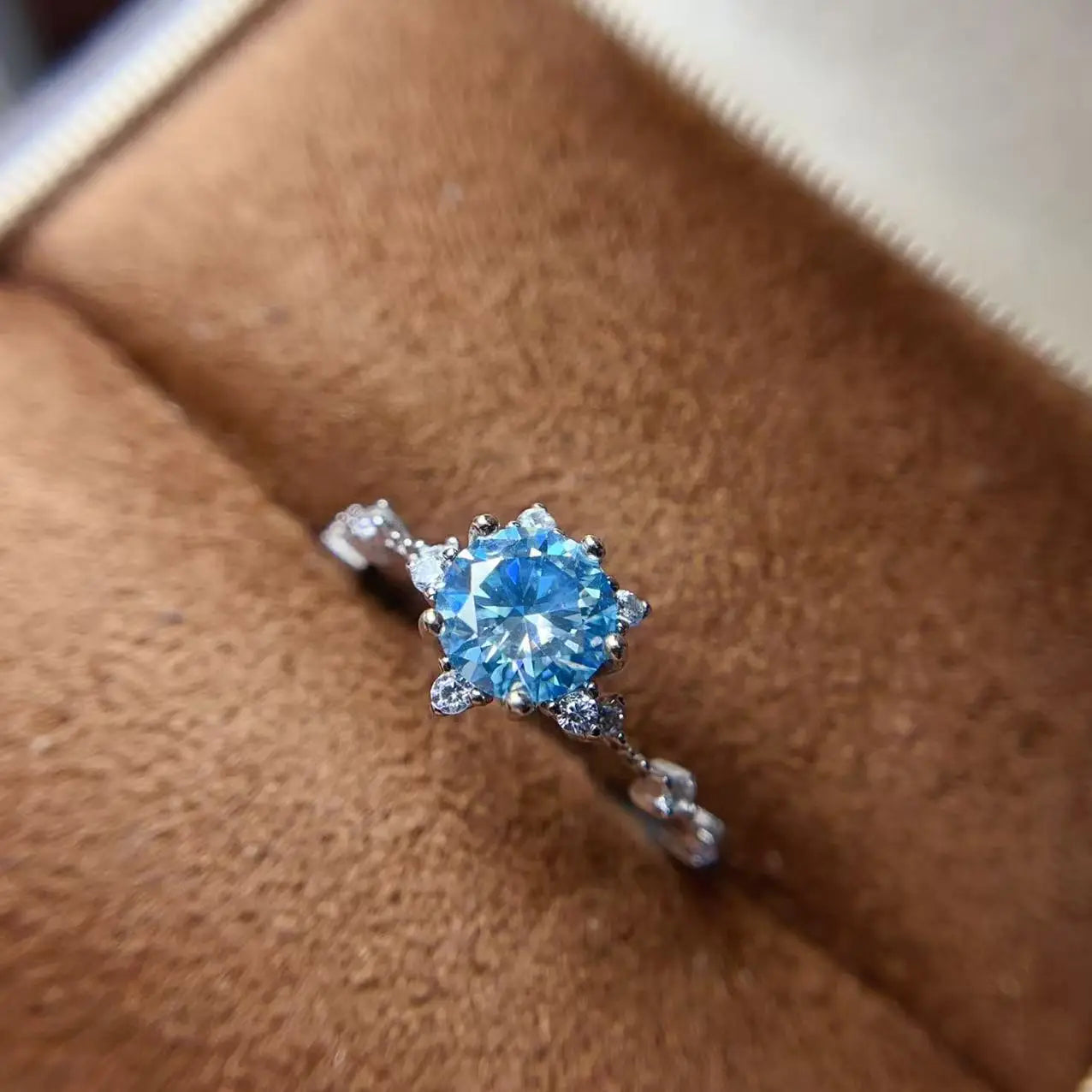 Factory Wholesale Jolly 925 Sterling Silver Moissanite Brilliant Cut Classic Wedding Engagement Party Fine Luxury CMA Ring