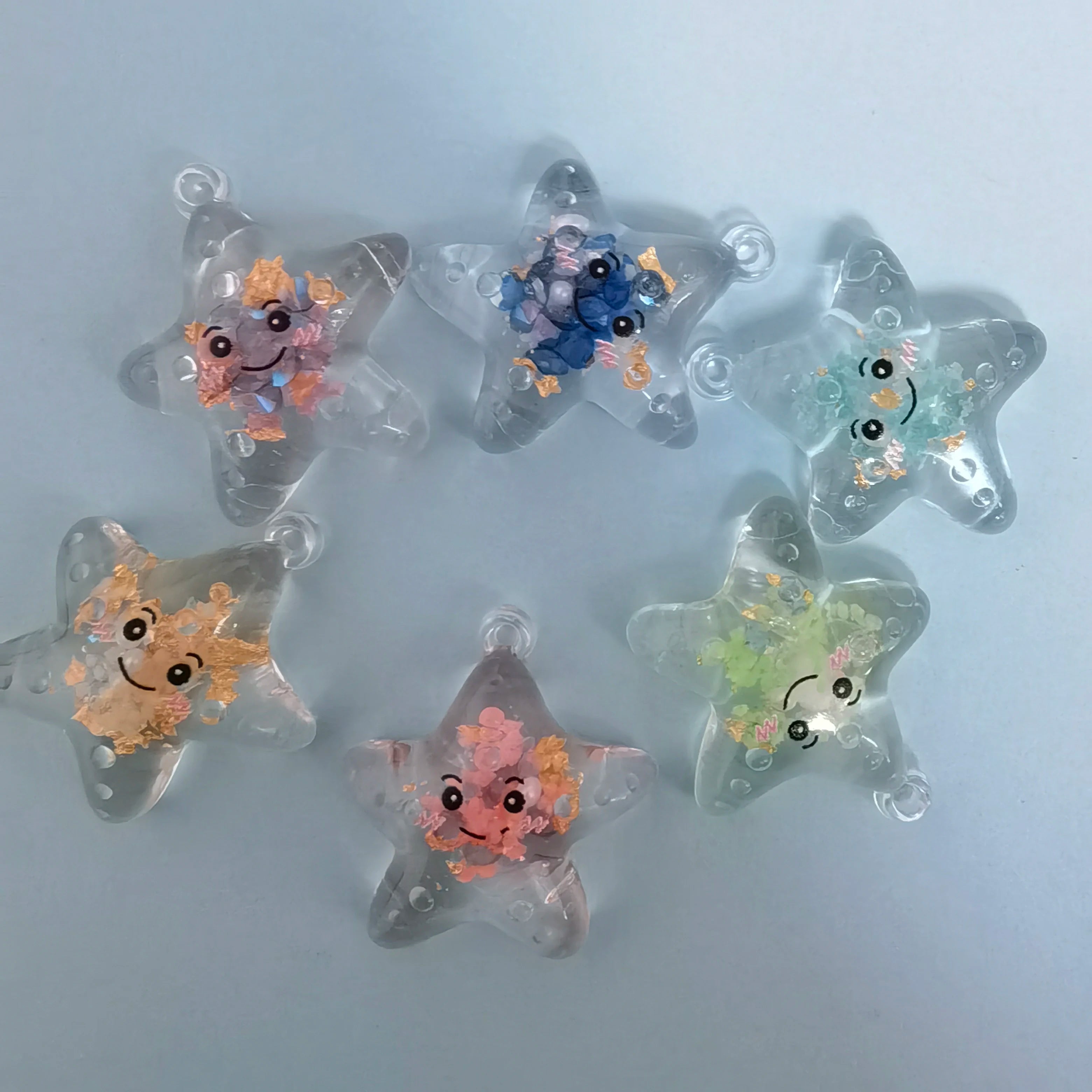 Bulk 100Pcs/Lot Happy Face Starfish Charms Resin Luminous Glow in Dark Stars Pendants Dangles for Jewelry Making DIY Accessories