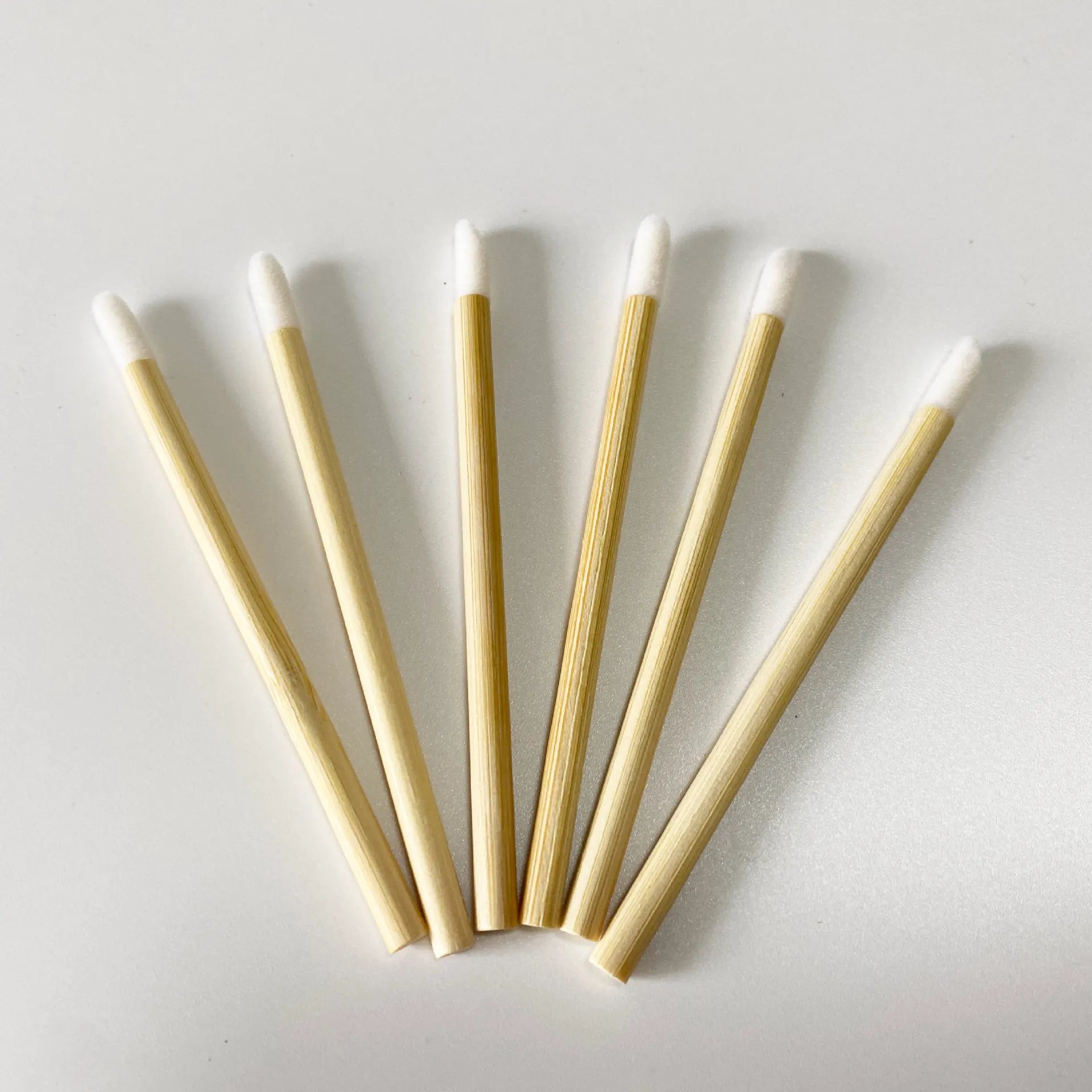 50Pcs/bag Disposable Wood Lip Brushes Premium Lipstick Gloss Wands Bamboo Handle Applicator Makeup Tool Kits