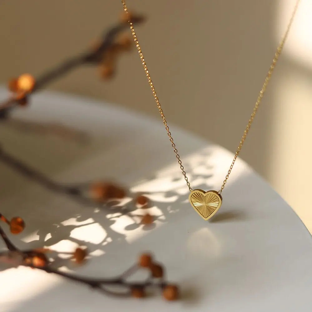 18K Gold Plated Stainless Steel Heart Pendant Necklace Trendy Sunny Celestial Sun Sunshine Sunlight Sunbeam Sunburst Sun Link