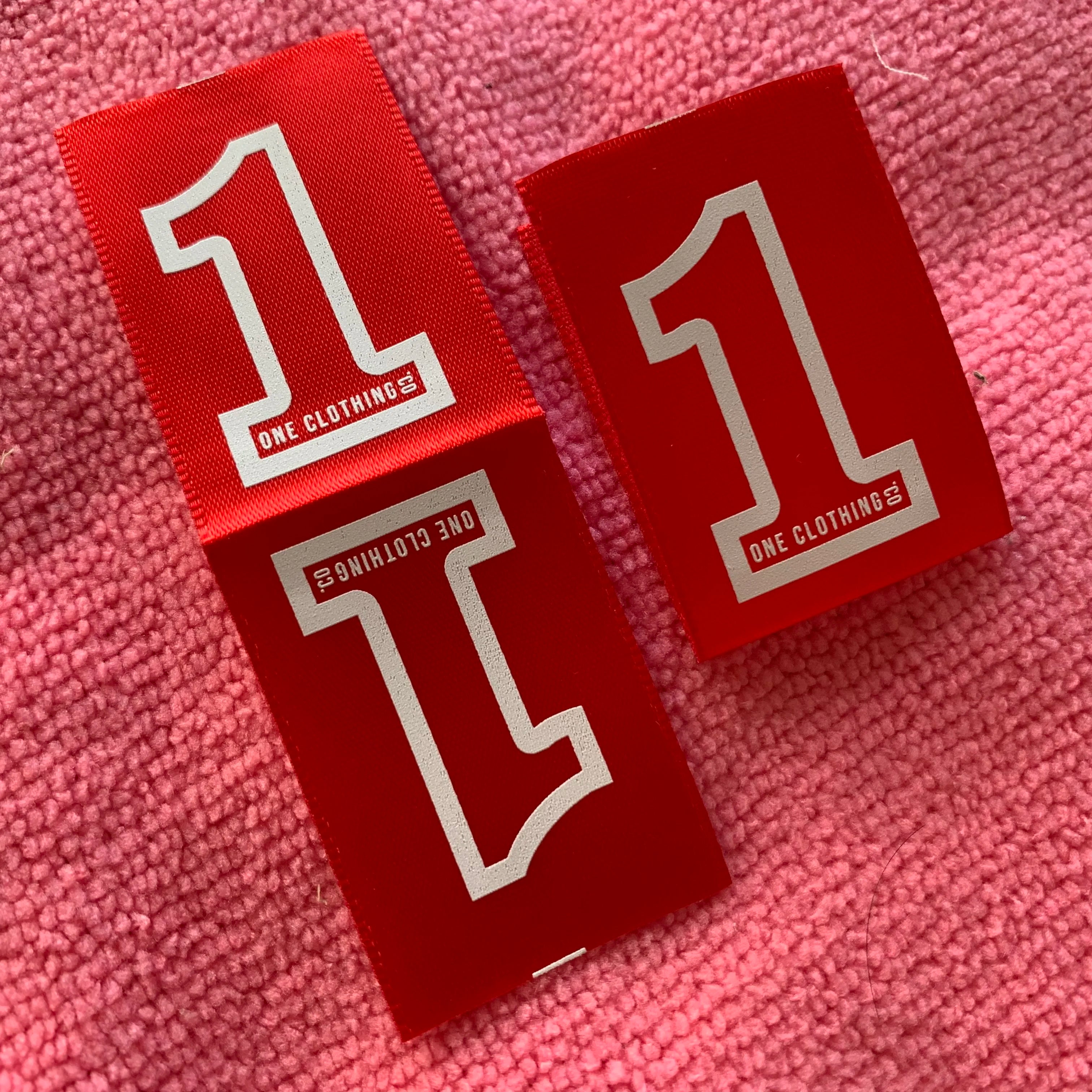 Loop Fold Bright Red Satin Clothing Labelsilk Screen Printing Both logo T-shirt Red Satin Label