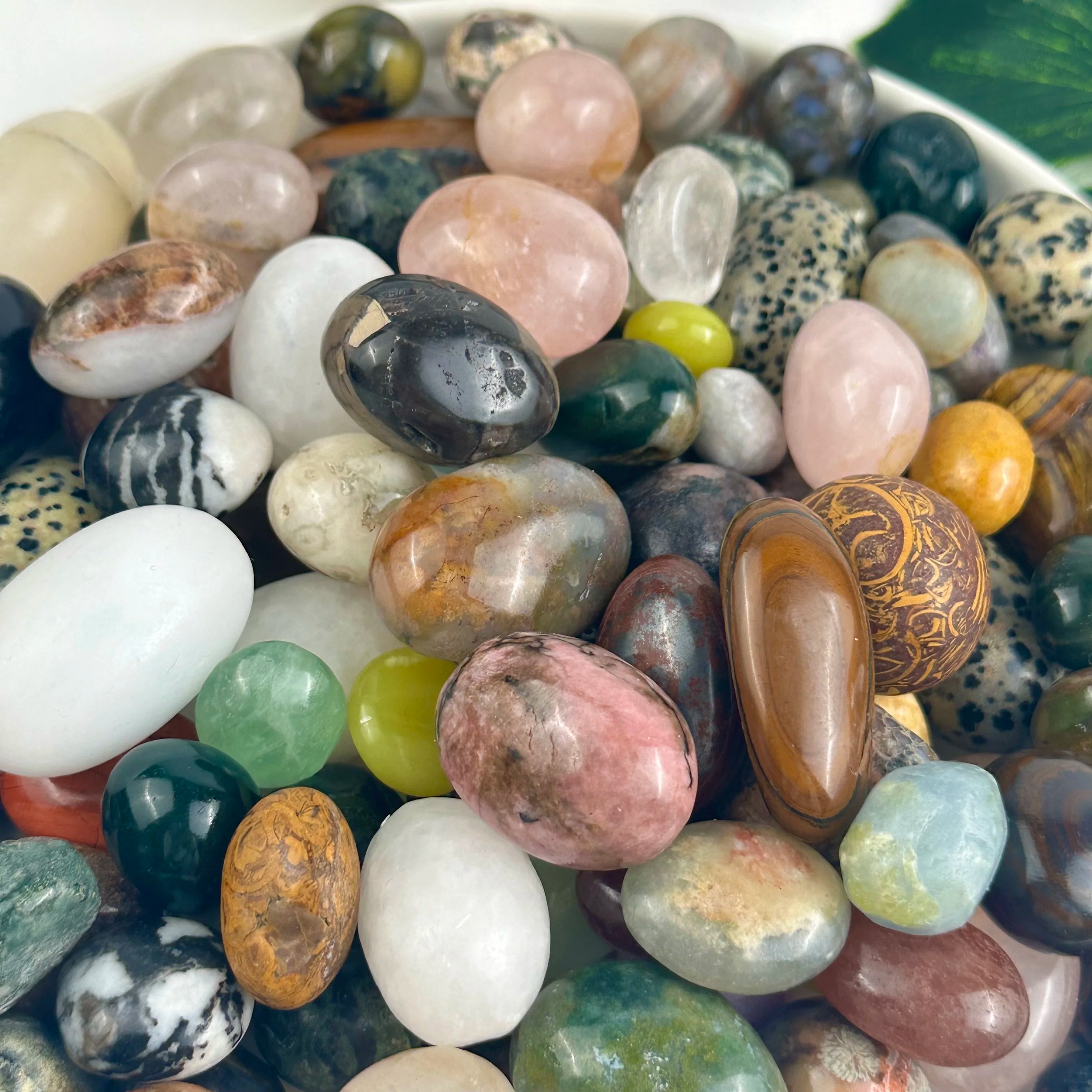 Wholesale Price Factory Discount Crystal Healing Stones Mixed Material Tumbled Stones for Decoration
