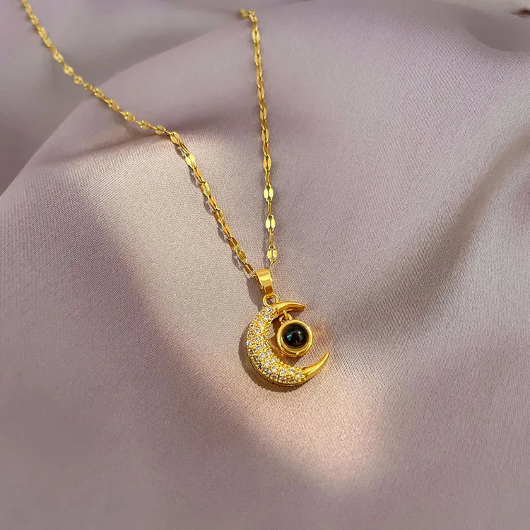 G631 Wholesale Collar Te Amo 100 Idiomas Memory I Love You Necklace 100 Languages Women Projection Pendant Moon Necklaces