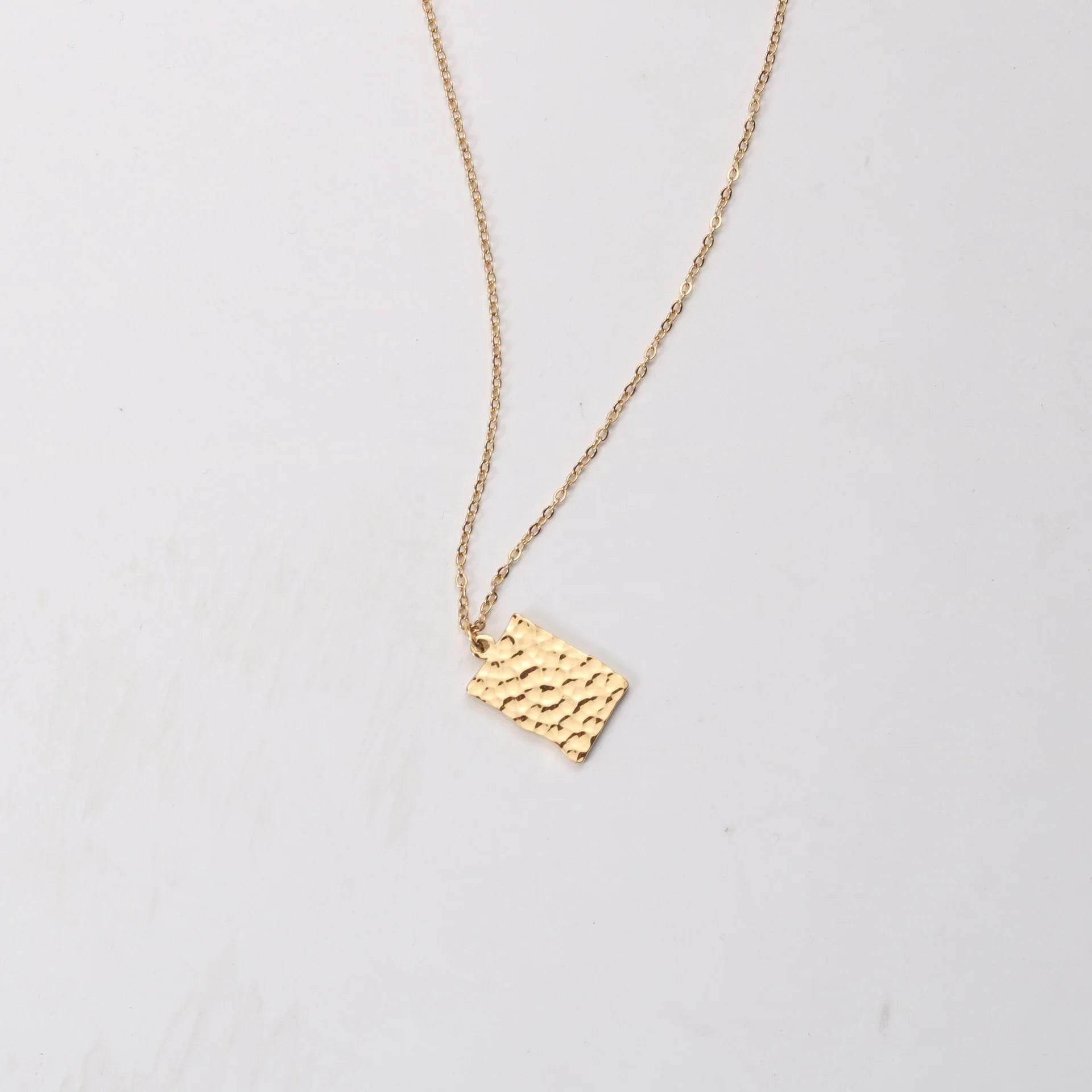 Fashion Stainless Steel 18K Gold Plating Hammered Square Pendant Necklace