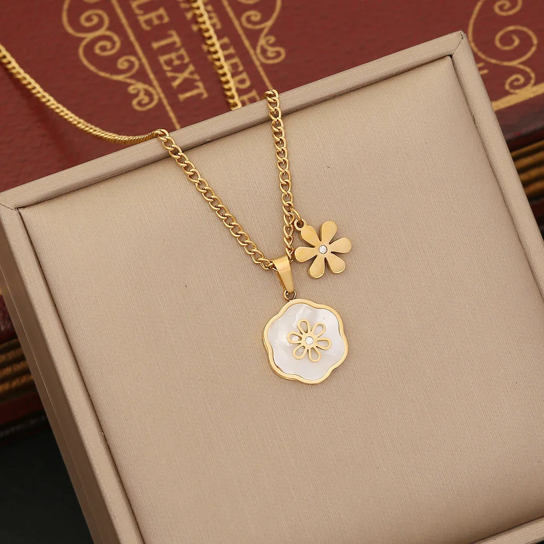 2023 New 18k Gold Stainless Steel Tarnish Free Necklace Bracelet Earring Shell Flower Jewelry Set Women