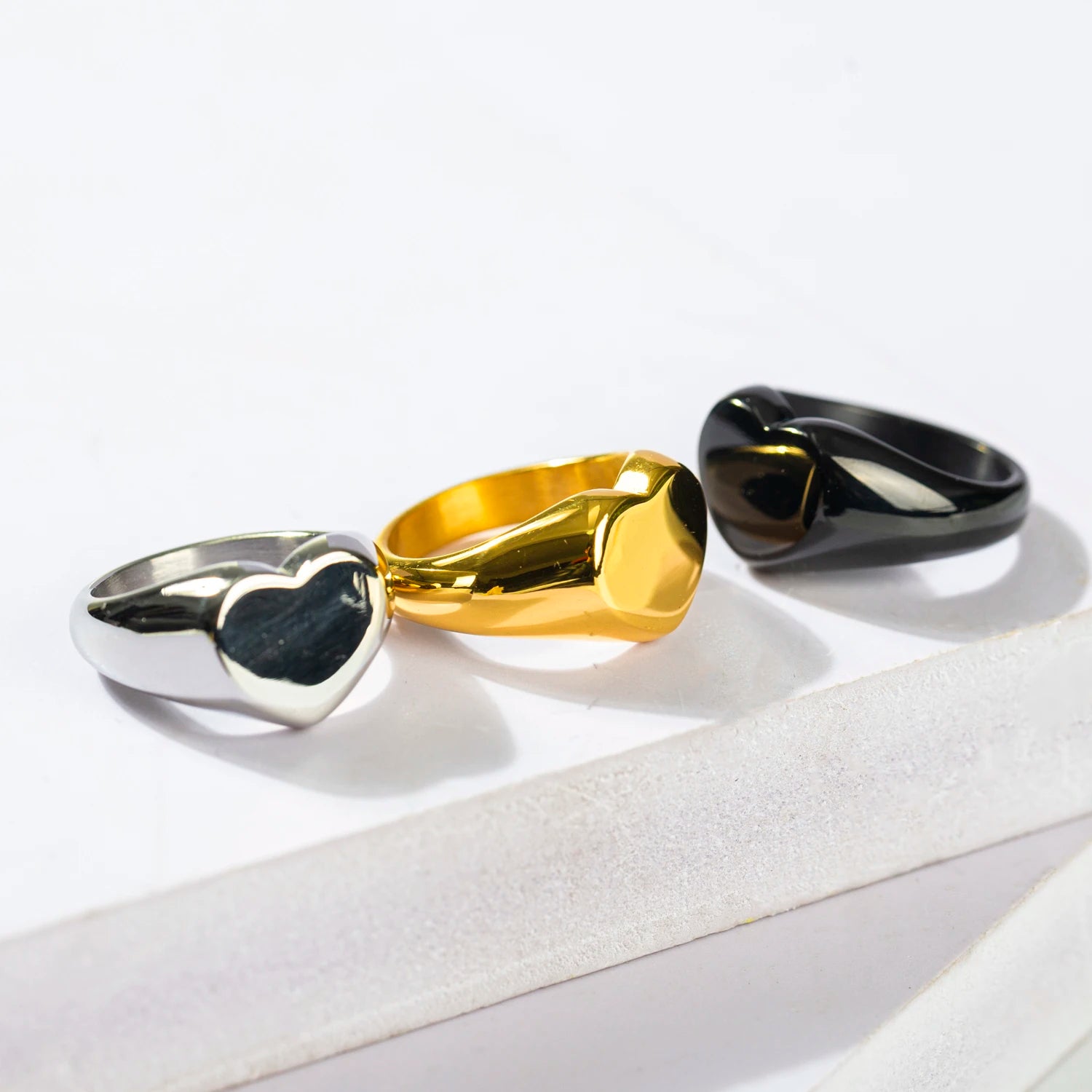Dainty 18K Gold Plated Heart Ring Waterproof Women Men Stainless Steel Jewelry Custom Logo Blank Heart Signet Ring