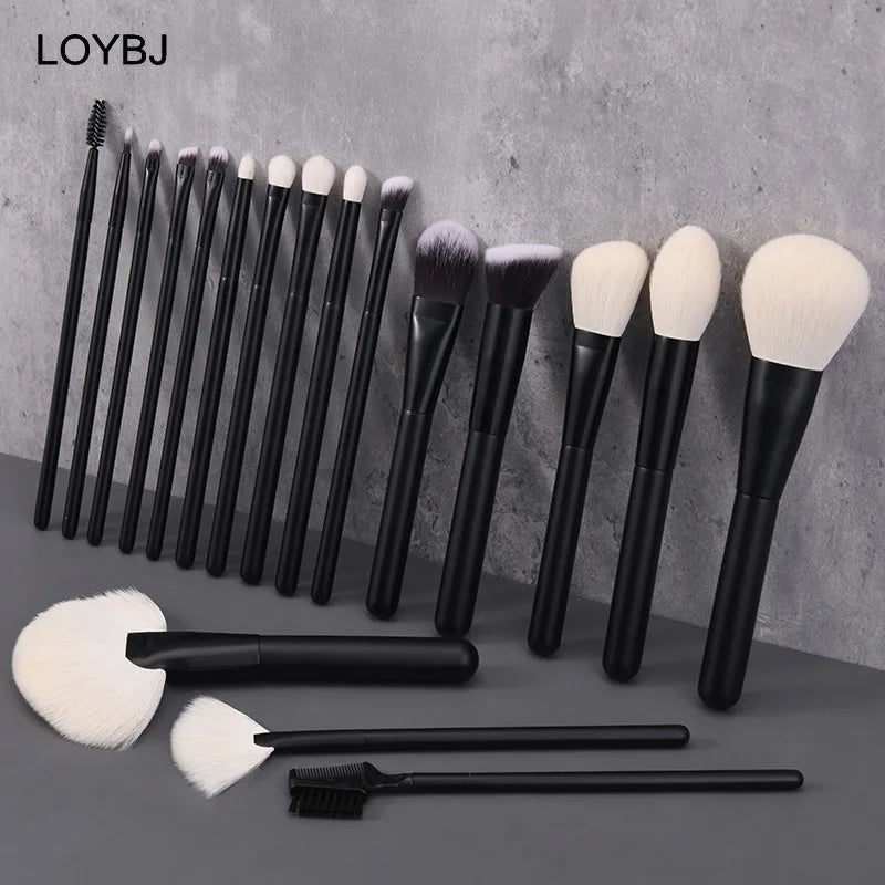 18pcs Animal Goat Hair Multi-Style Makeup Brushes Set Wood Handle Professional Korean Face Blush Foundation Concealer Fan Brush
