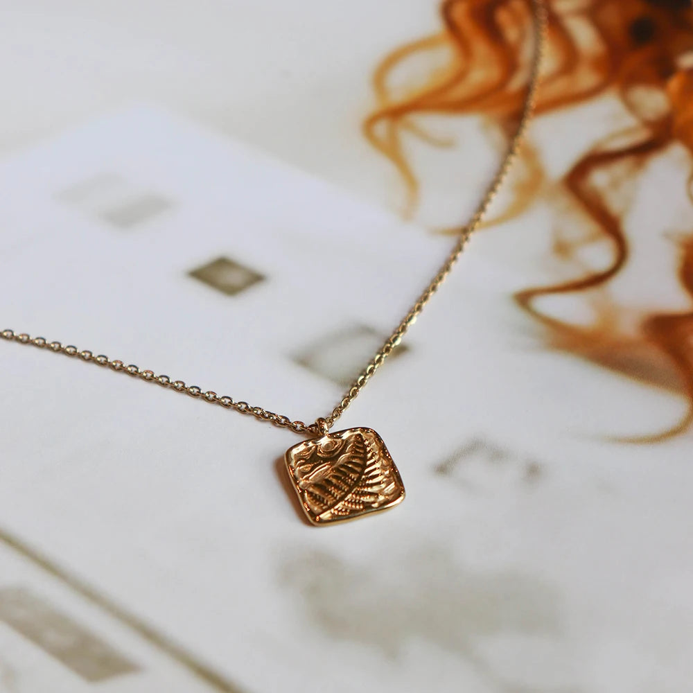 Chris April Retro Personality 14k Gold Plated 316L Stainless Steel Leaf Relief Pendant Necklace