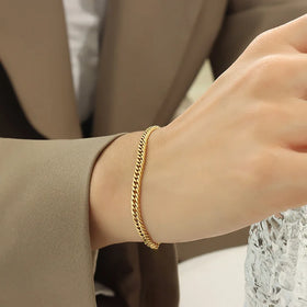 Fashion 18k PVD Gold Plated Nickel-Free Lead-Free Stainless Steel Women's Bracelet-Versatile Minimalist Wedding Anniversary Gift