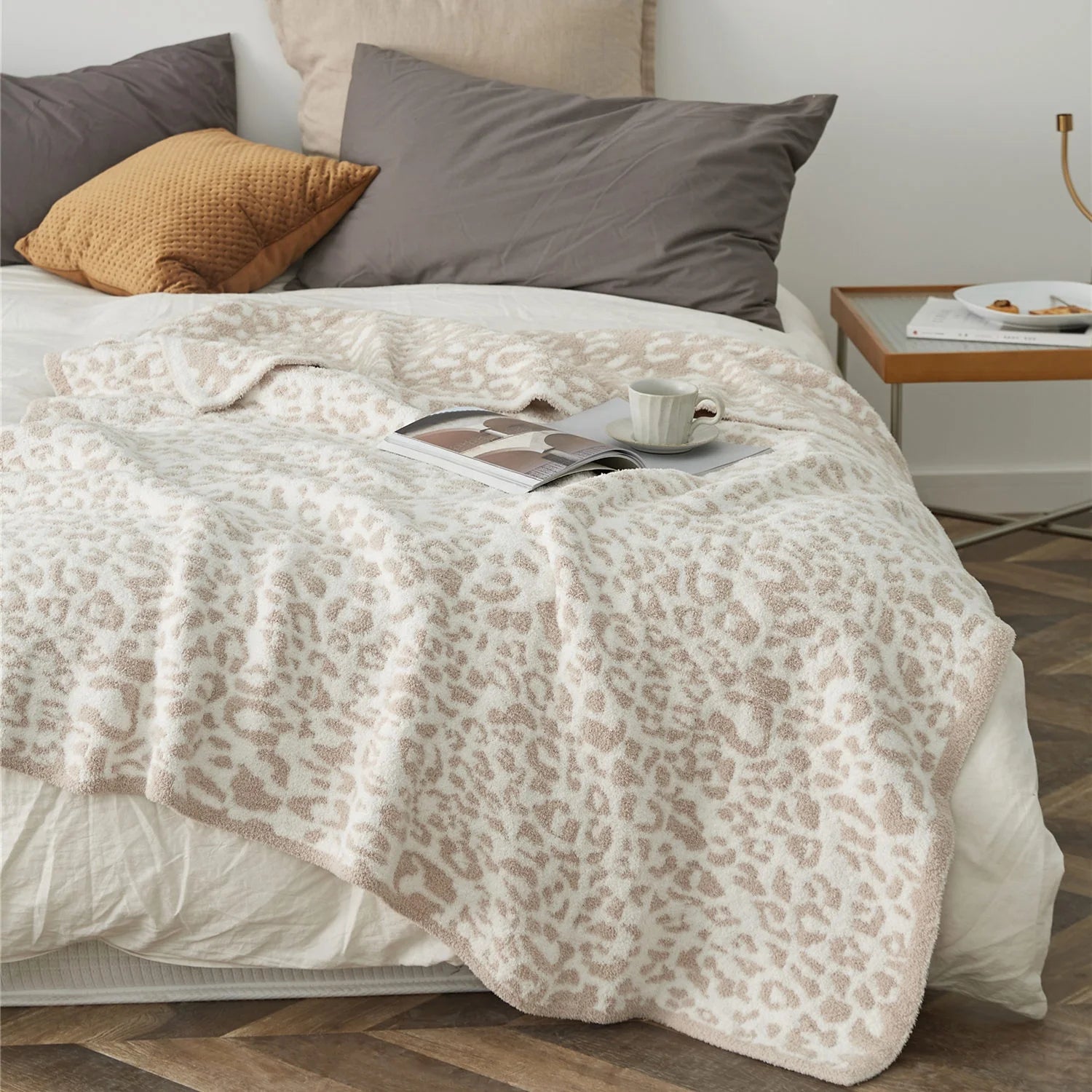Oeko-tex Leopard Pattern Fuzzy Cozy Adult Lightweight Wearable Knitted Throw Microfiber Blanket for Sofa BLA