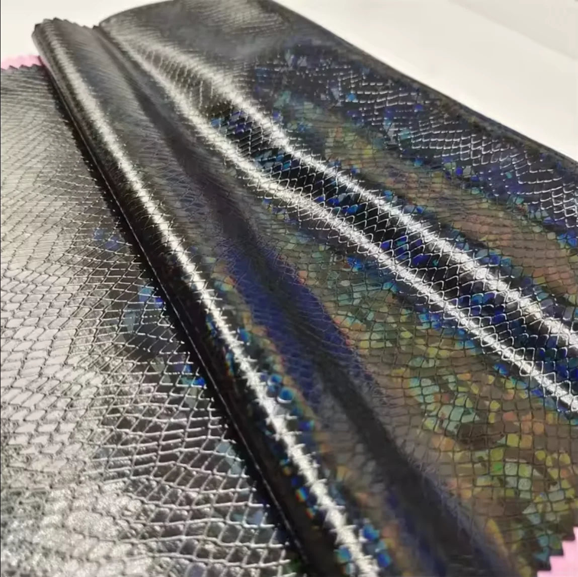 High-quality Four-way Stretch Leather Fabric Knitted Base Fabric Dazzle Color Effect Shiny Leggings Synthetic Leather