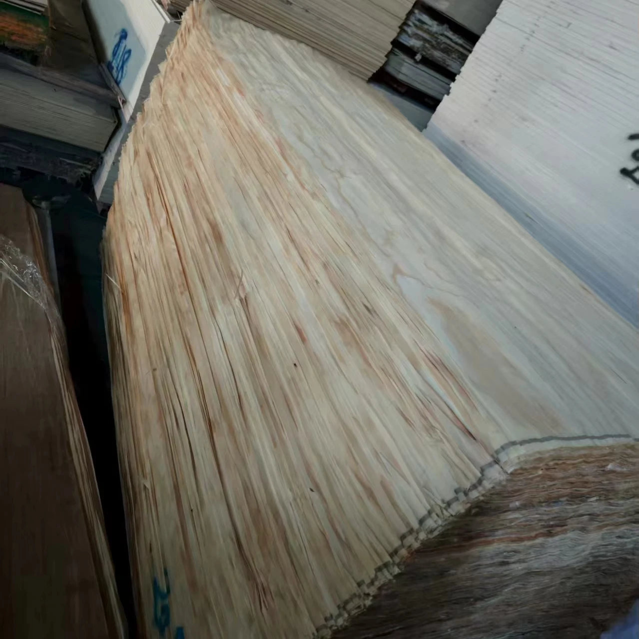 Factory Price Eco-Friendly Film Faced Waterproof Plywood with 18mm Thickness 4x8 Size E0 Glue for Furniture & Villa Use