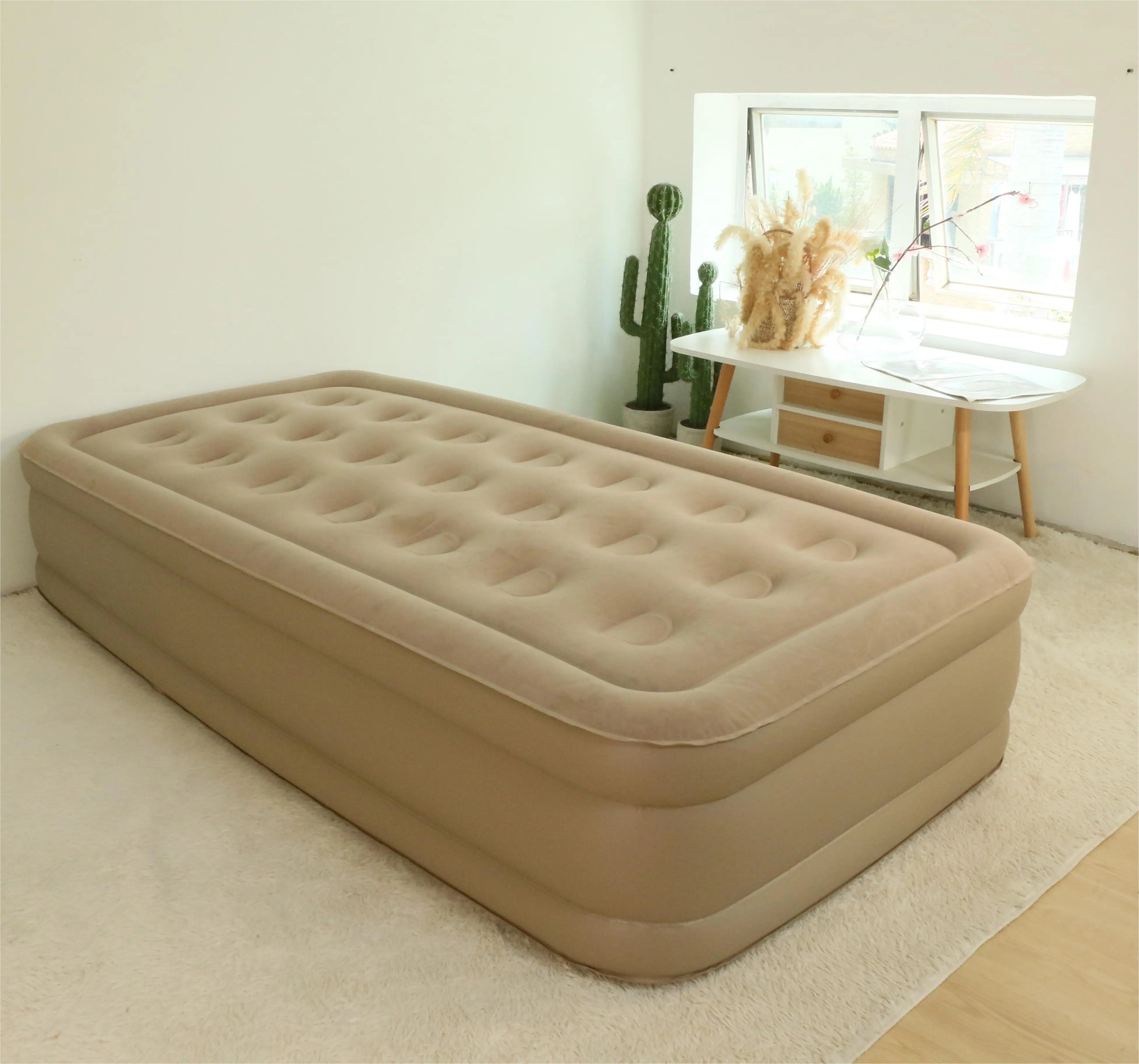 Hot Sale Portable Air Mattress for Camping Self Inflatable Air Bed With Built in Pump Air Mattress