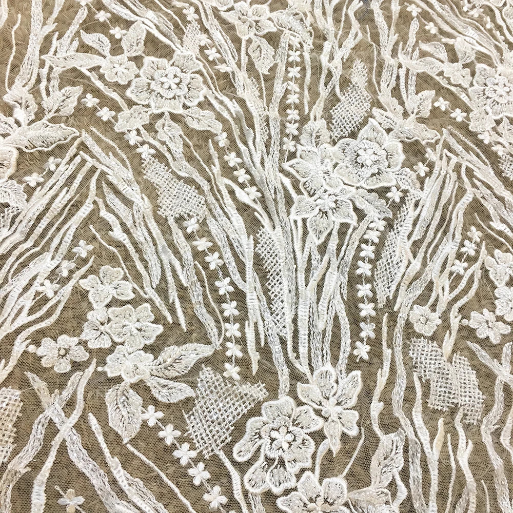 Unique Ivory White French Embroidery Tulle Lace Materials With Sequins 3D Floral Beads Lace Fabric for Bridal Wedding