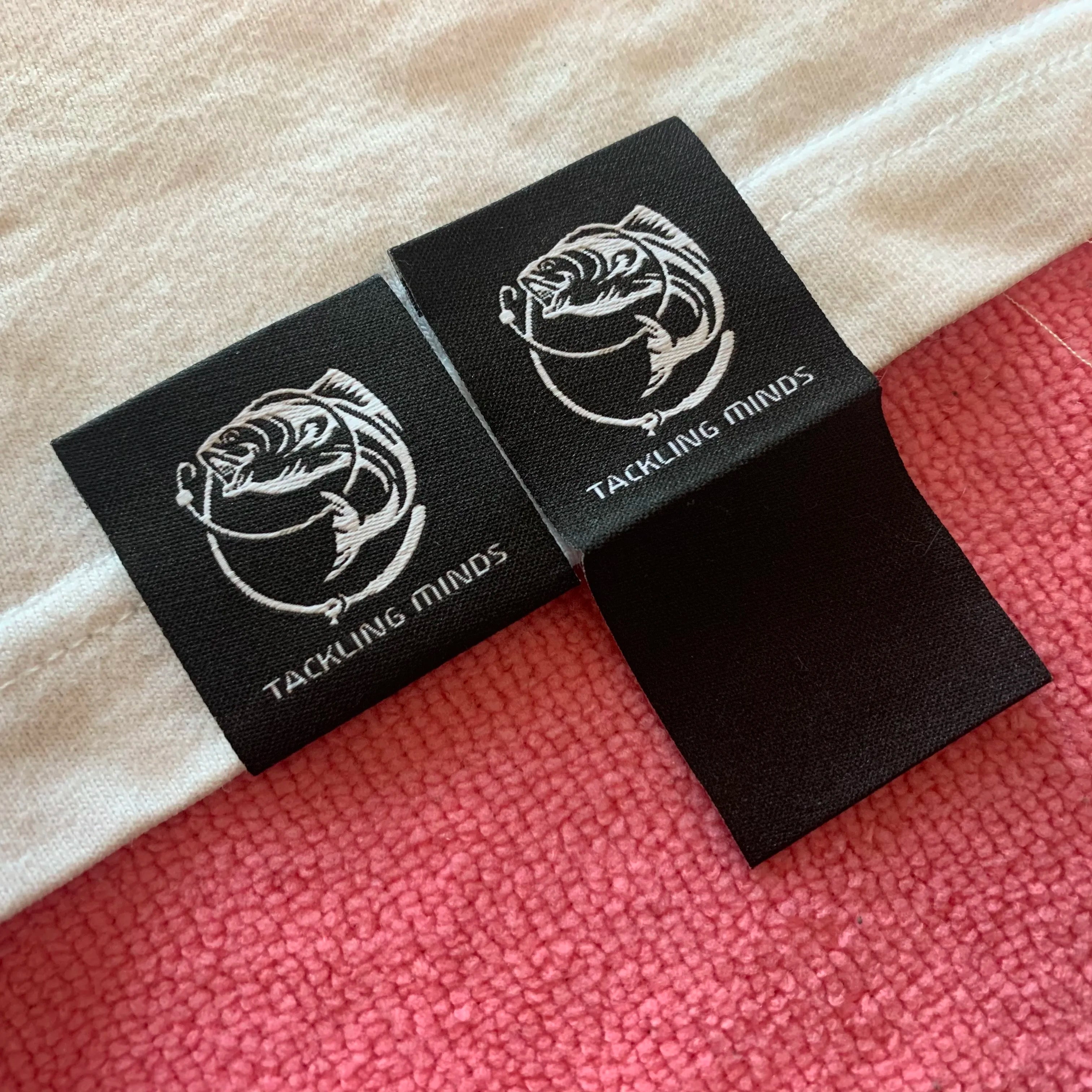 High Definition Fish logo Clothing Hem LabelManhattan Fold Soft Damask Woven Label Hem for Clothing