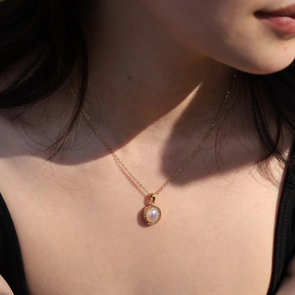 High Quality Vintage Oval Shell Pearl Inlaid Full Zirconia Pendant 18K Gold Plated Necklace for Women Tarnish Free