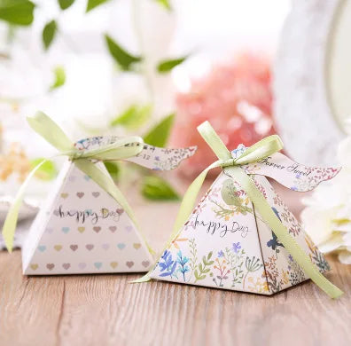 2023 Ins Wholesale Wedding Supplies Creative Art Paper Triangle Embossed Candy Gift Box for Sweet Treats