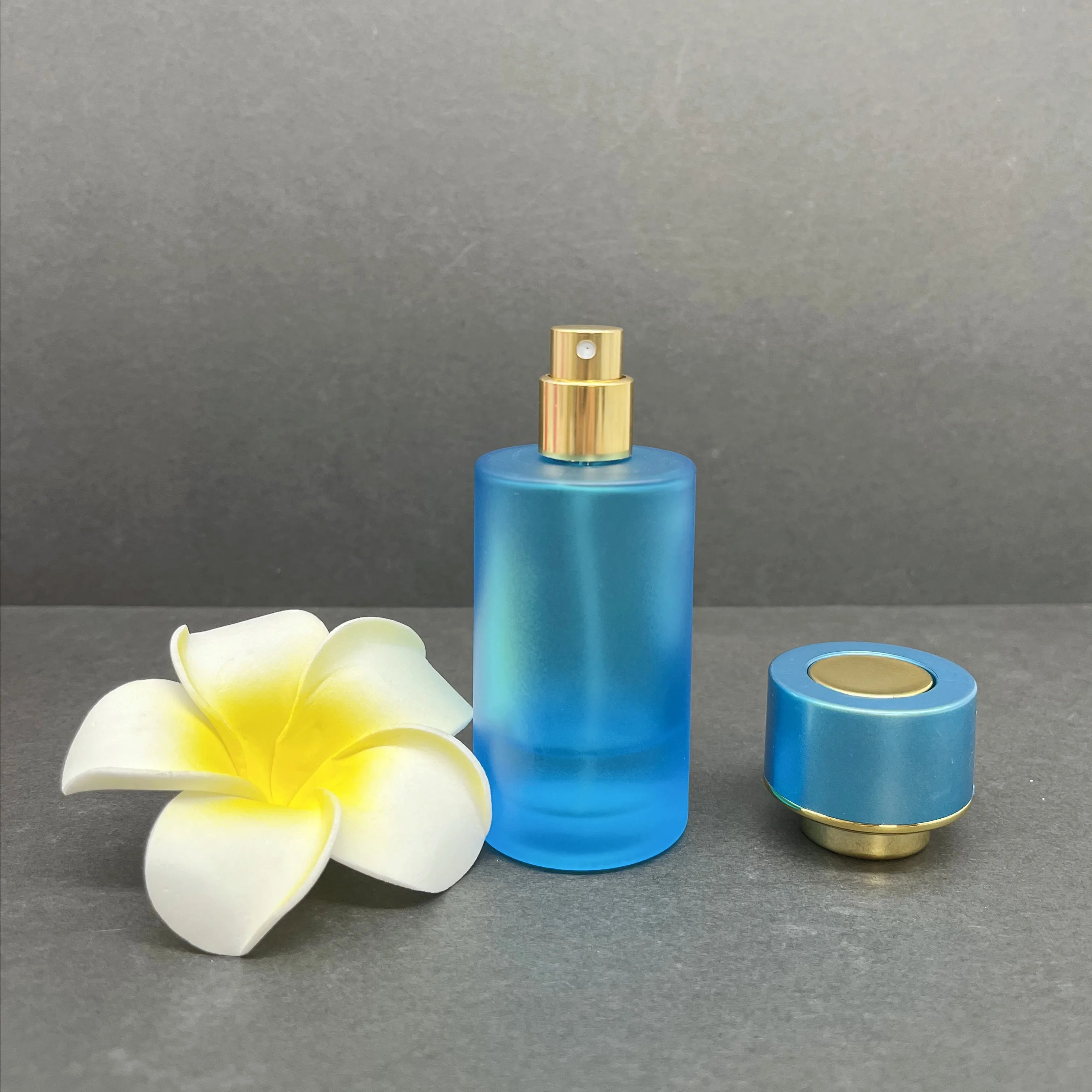 Clear  Matte Blue Color  Glass square Oil Pump Perfume Spray Bottle for Liquid Foundation with square Round Black White Gold Lid