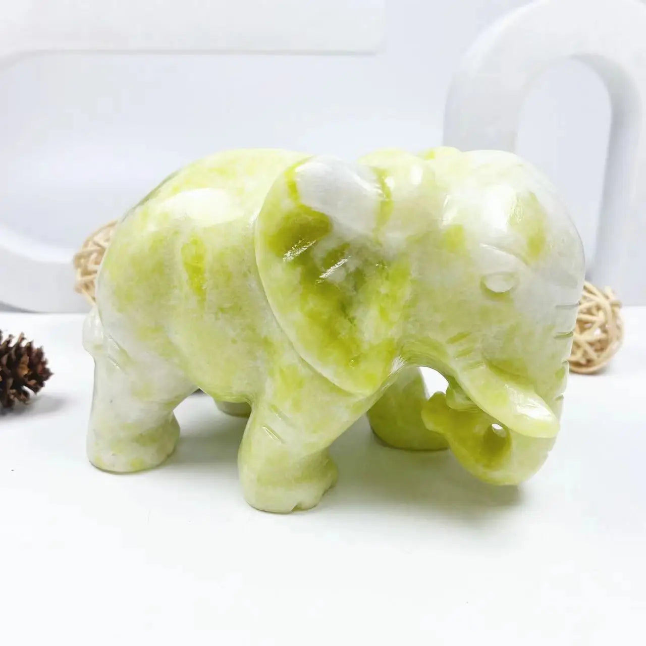 Wholesale Natural Hand Made Crystal Spiritual Xiuyan Jade Elephant for Souvenirs