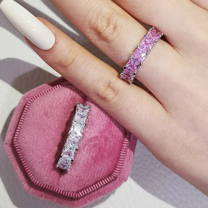 New Hot-Selling Ultra-Sparkling Engagement Ring for Women with Full Pave Setting of 3A Zirconia Stones