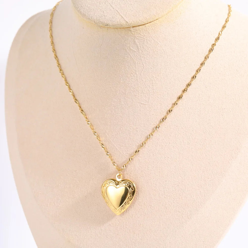 2025 Openable Heart-Shaped Pendant Necklace with Love-Shaped Photo Box Stainless Steel Link Chain Trendy Parties Sweater Chain