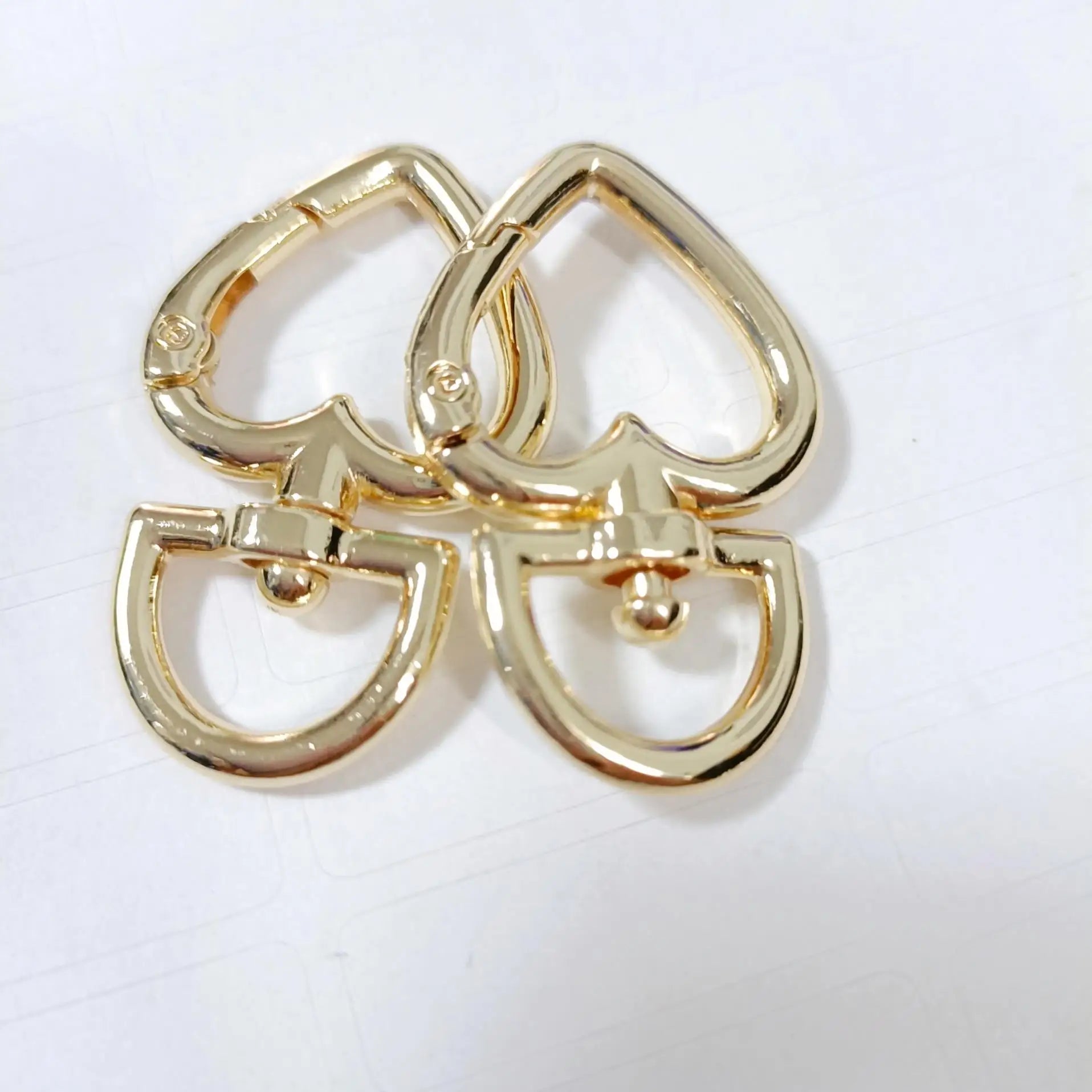 Fashion Heart Shaped Keychain Hooks love Key Chains Rings Heart Metal Key Ring for Toys Garment Bag Accessories Spring Keychain
