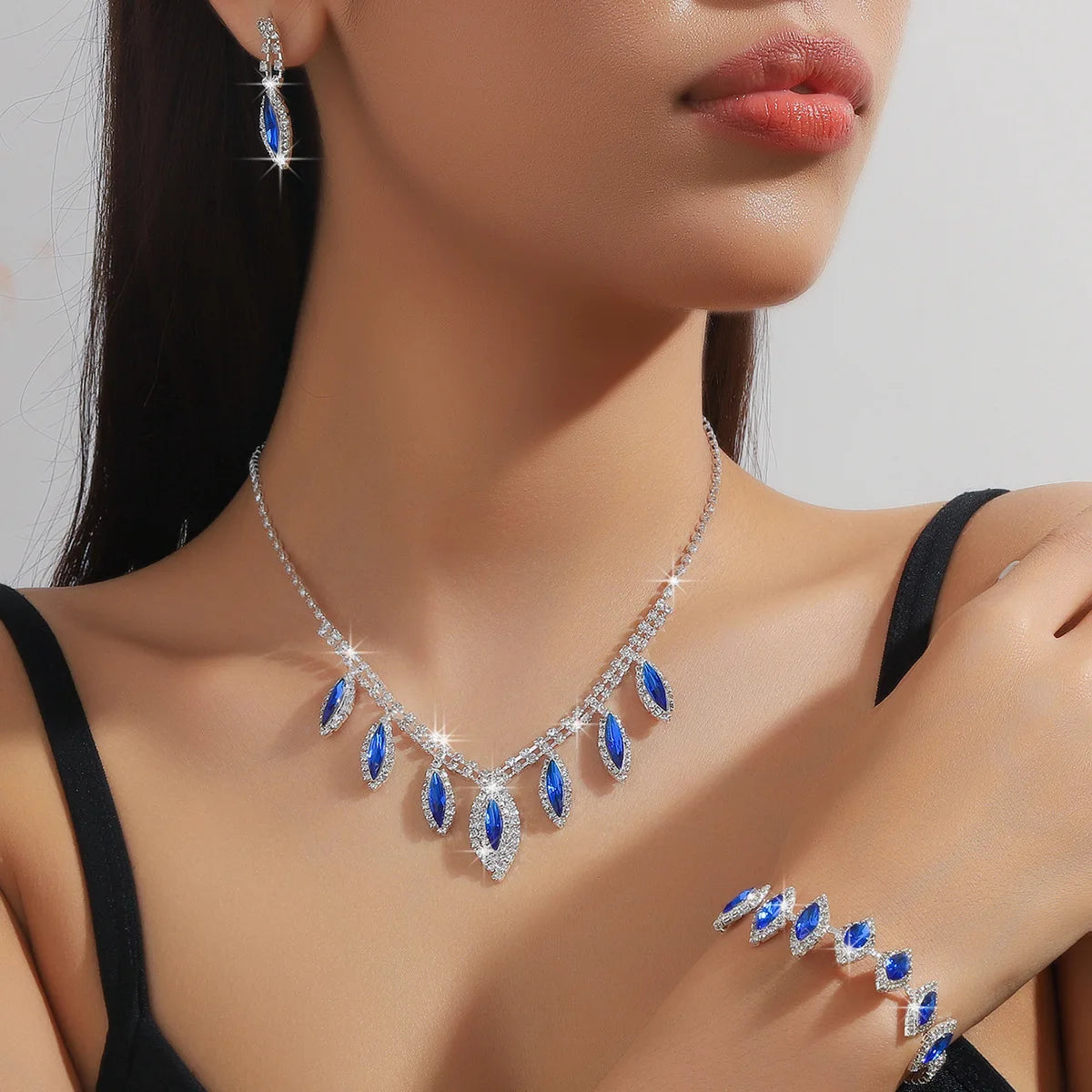 Wholesale Accessories: Trendy European & American Crystal Clavicle Necklace Bracelet & Full Diamond Jewelry Set for Women MegaBDM