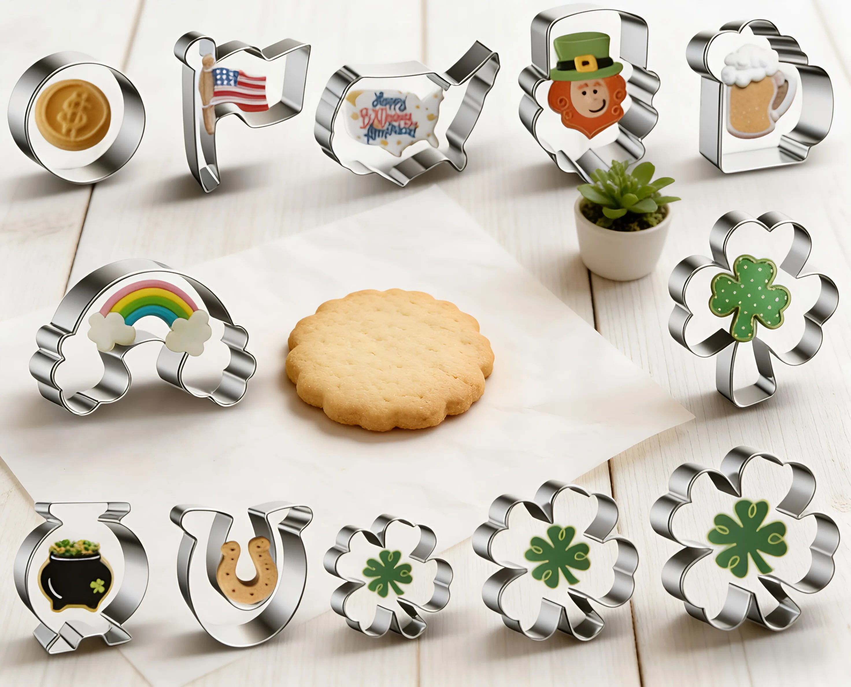 Shamrock Cookie Cutter Stainless Steel Flower Rainbow Beer Mug Top Hat Biscuit Mold DIY Baking Tool for St Patrick's Day OEM ODM