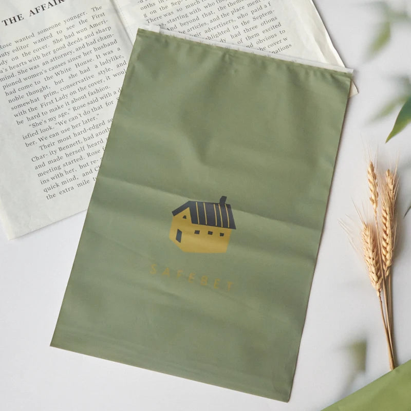 China Manufacturer Made Matte Frosted Zip Lock Slider Plastic Poly Zipper Bag for Clothes
