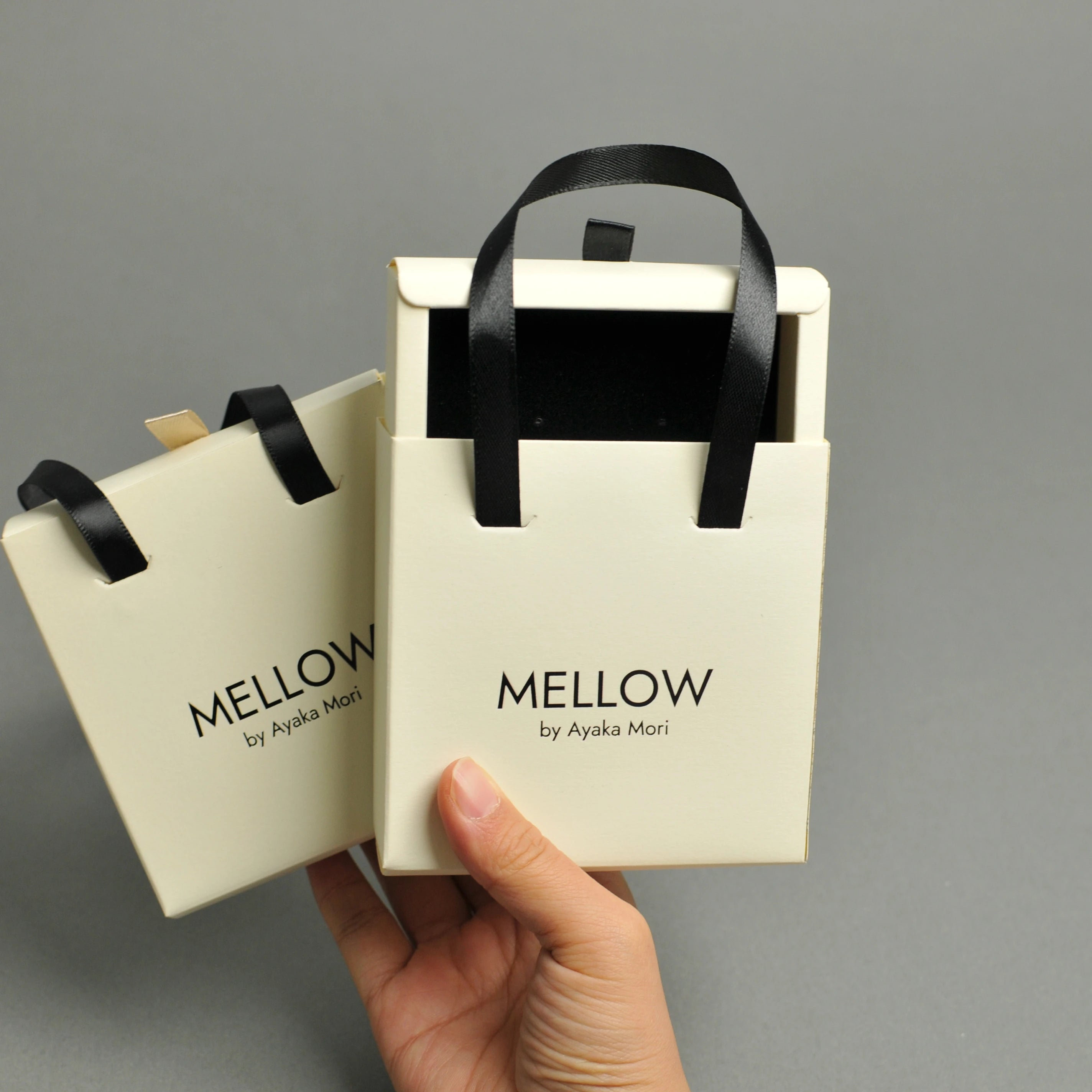 Factory Wholesale Fashionable Kraft Paper Jewelry Box Exquisite Necklace Packaging Pouch UV Embossed Travel Jewelry Box