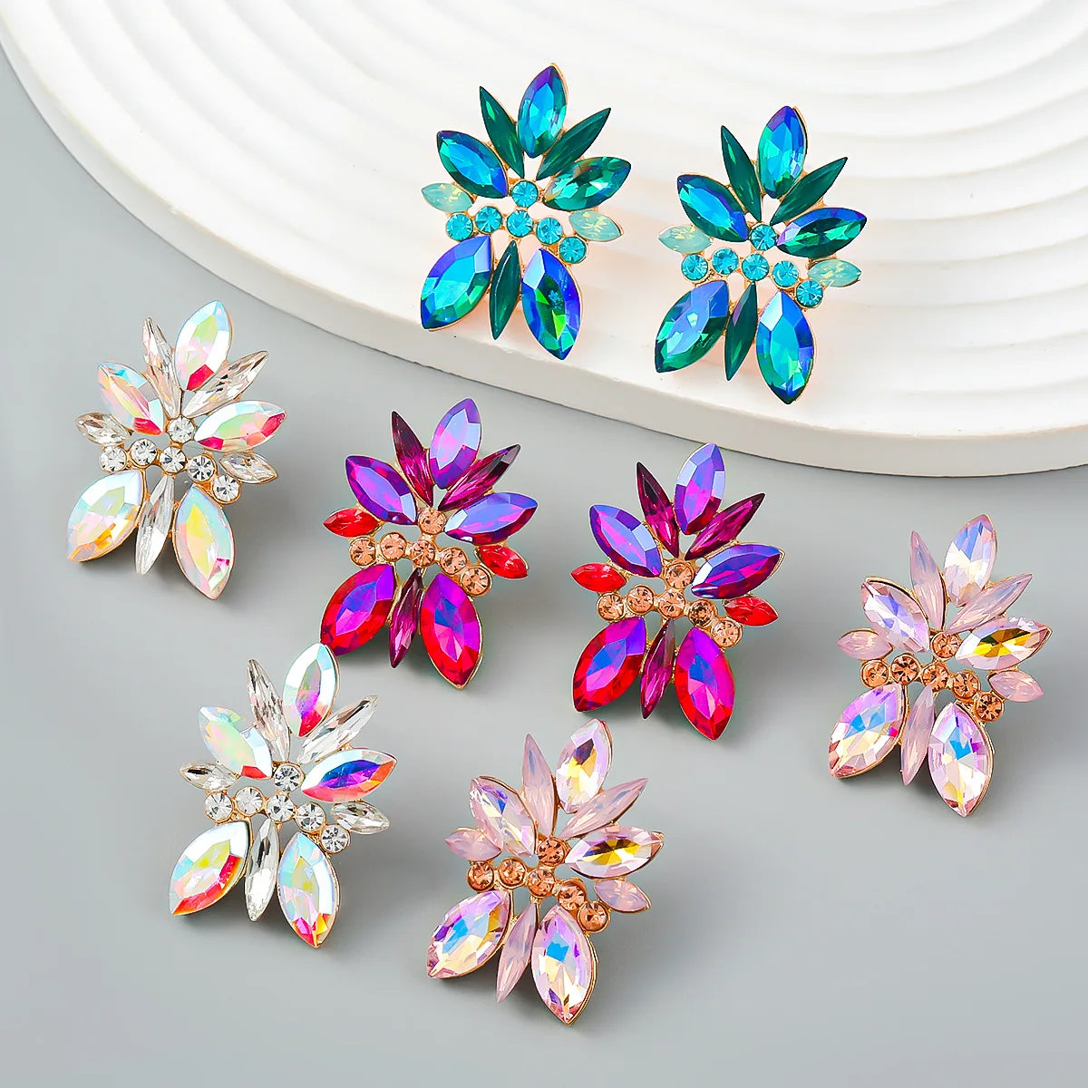 2025 Earring Fashion Jewelry Luxury Women Flower Alloy Diamond Earrings Trendy Korean Glass Crystal Small Stud Earrings for Girl