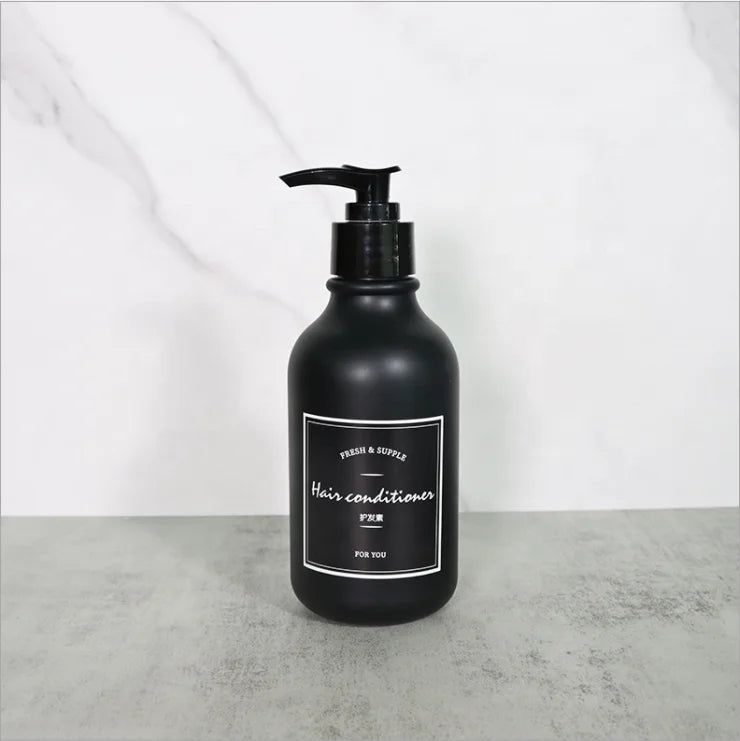 Low MOQ Black Matt PET Bottle 300ml/500ml Pump Sprayer for Body Lotion Shower Gel Shampoo with Screen Printing