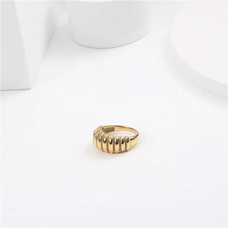Fenny 18K Gold Plated Wholesale French Designer Simple Smooth Round Horn Stainless Steel Finger Ring Trendy for Women