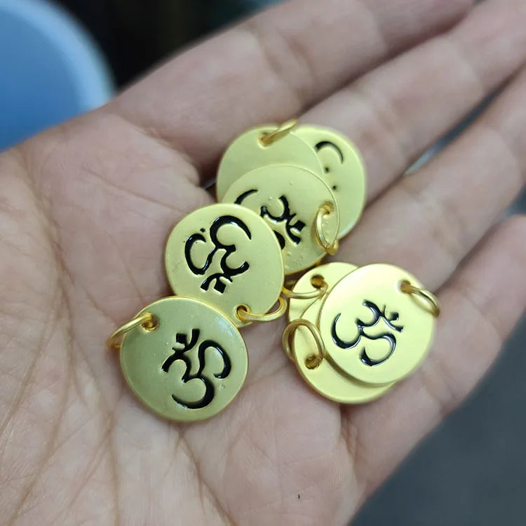 JS1700 Matte Gold Finish Enamel Spiritual Yoga Ohm Om Symbol Disc Charm Lotus Charmsbuddhist Charms Pendant for Bracelets