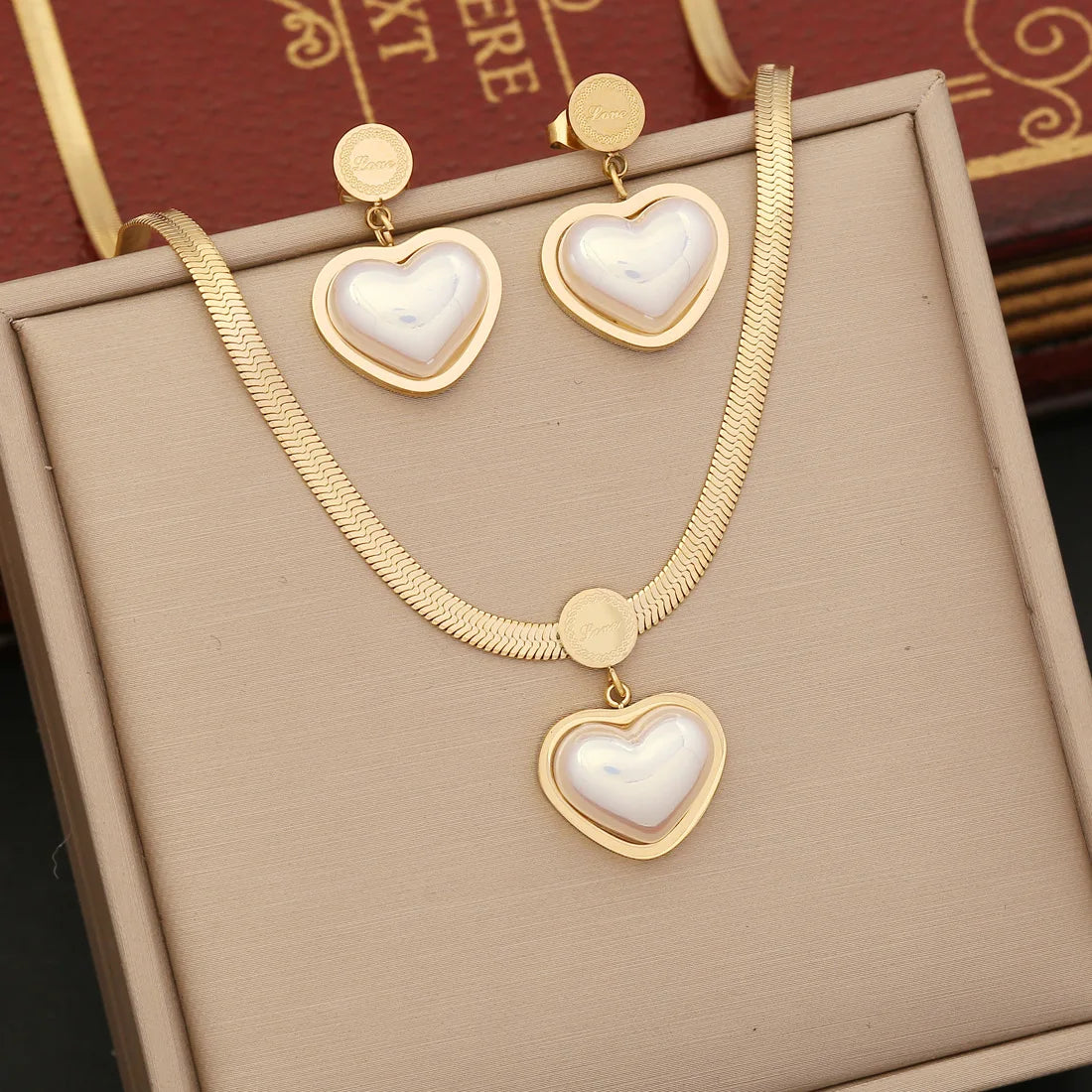2023 New Arrival Fashion 18k Gold Stainless Steel Pearl Earing and Necklace Set Jewelry Heart Women