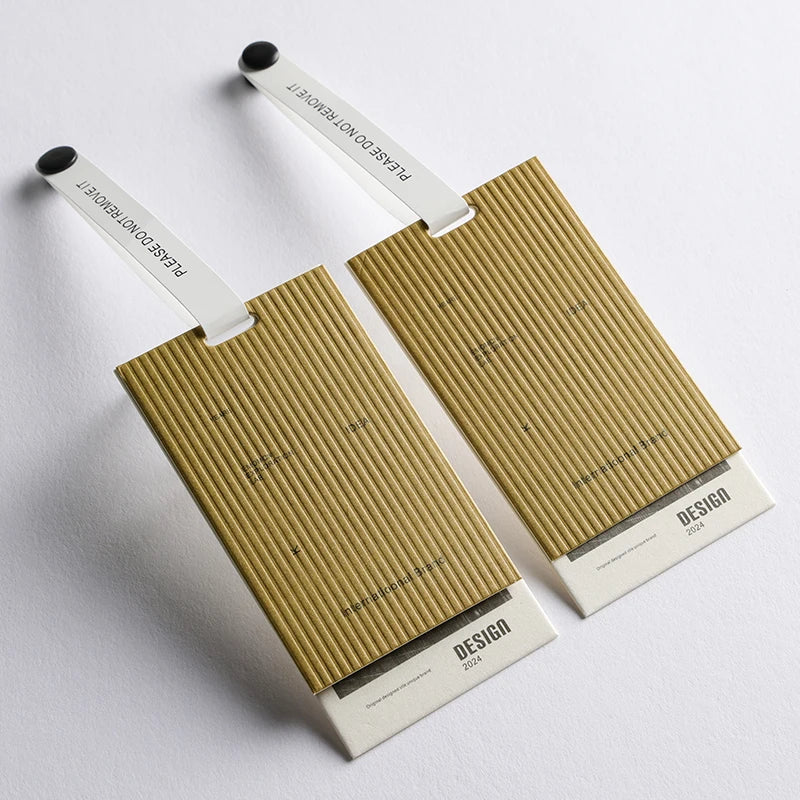 OEM/ODM Fashion Trends 3D Relief Logo Kraft Paper PVC Gold Stamping Wearable Hand Tag Shirt Tags Cloth Tag