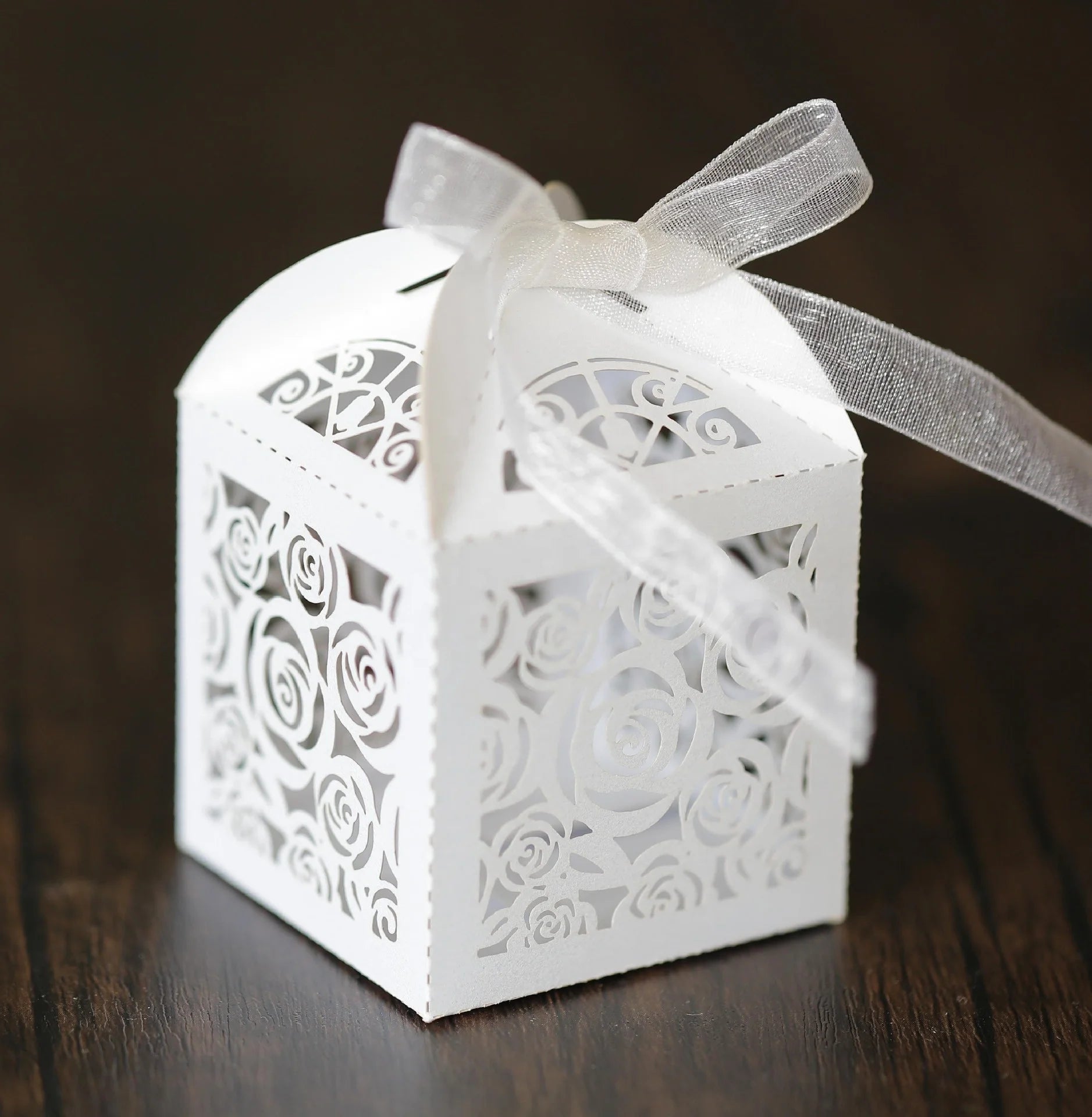 China Suppliers Cheaper Wholesale Hot Sale Hollow Out clear Empty Sweet White Candy Packaging Boxes for Indian Wedding Door Gift