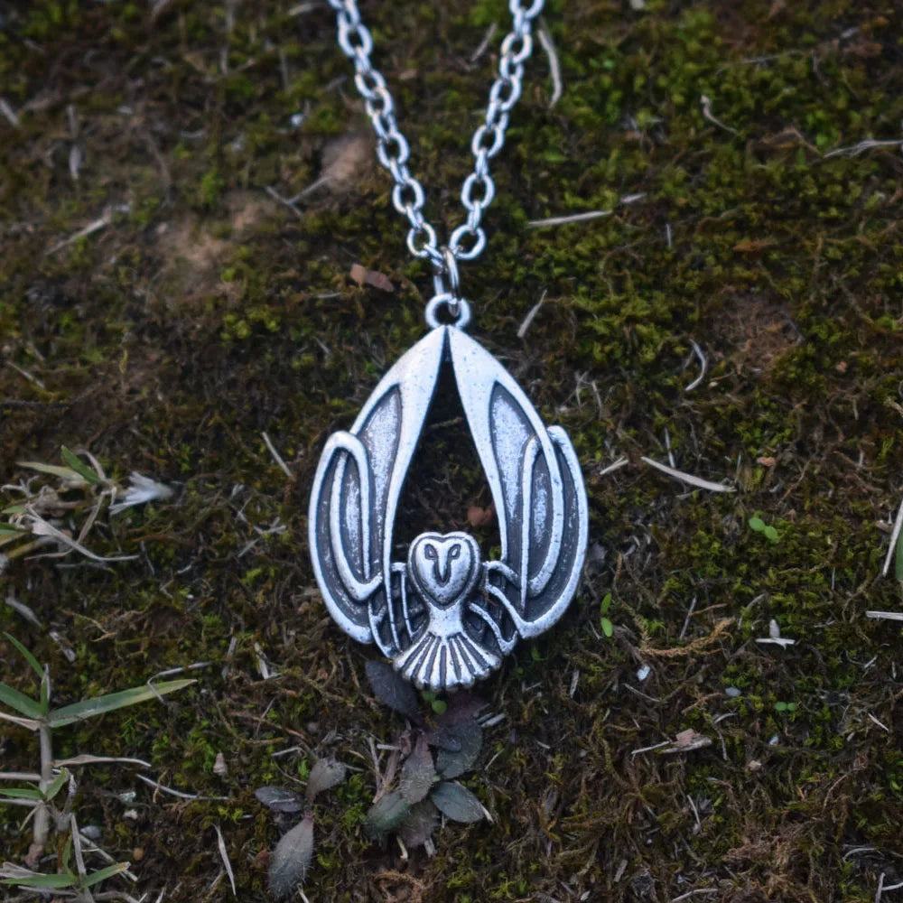 Viking Celt Fly Owl Necklace Barn Bird Charms Talisman Protection Wicca Owl Necklace