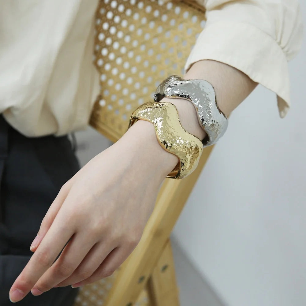 Oversize Gold-Plated Twisted Wavy Hammered Alloy Cuff Bracelet Women's Bohemian Fashion Party Trendy Bangle MM B77