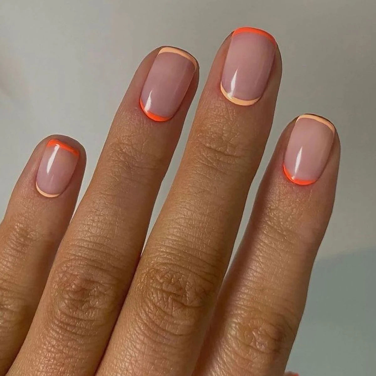Wholesale 2025 Best Short Ban Niu Ripple Press on Nails ABS Material French Style for Fingers Private Label Full Cover