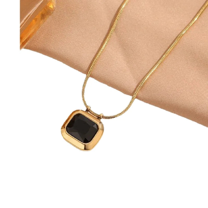 Exquisite Pendant Necklace Female Niche Light Luxury High Sense Clavicle Necklace