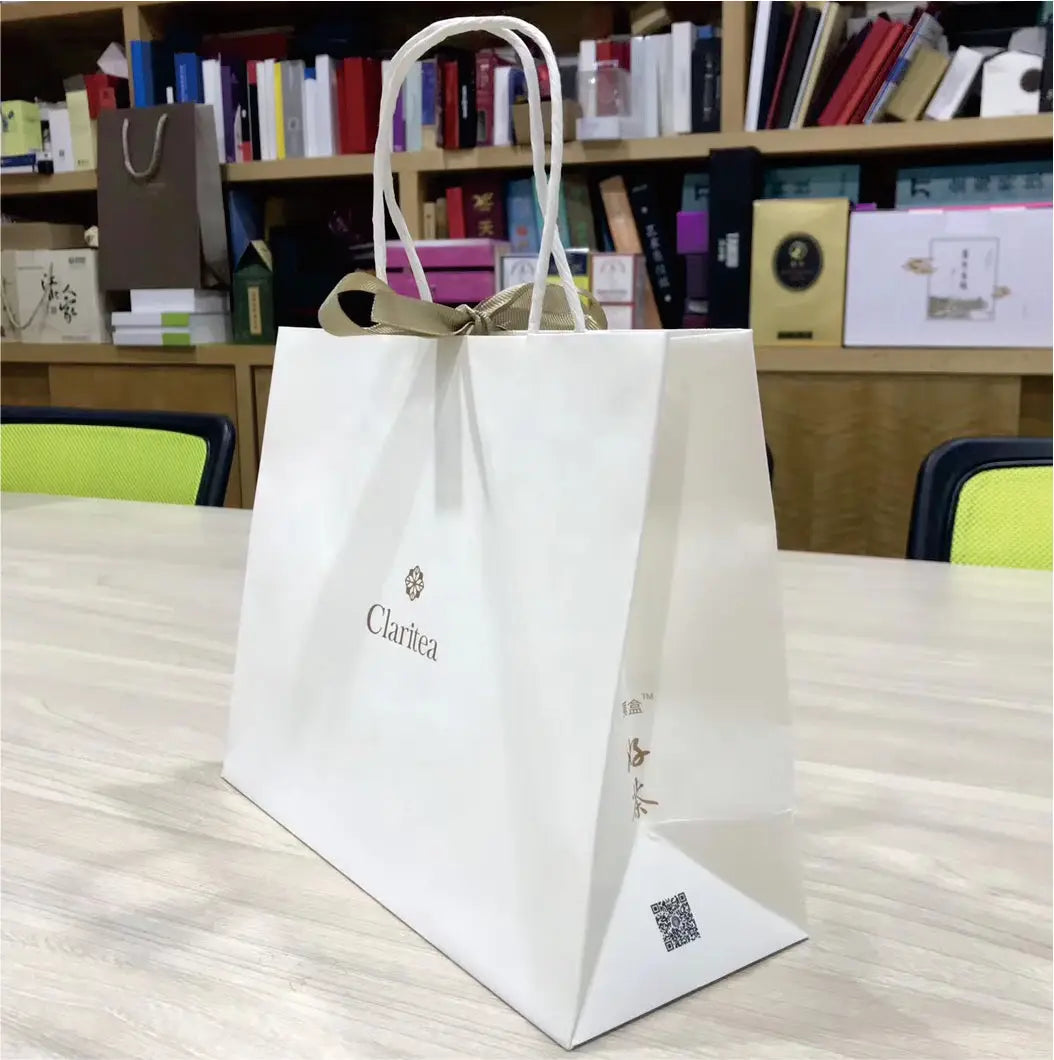 Luxury Custom Printed White Shopping Paper Bag China Manufacturer's Custom Logo Laminated Digital Printed for Packaging Use