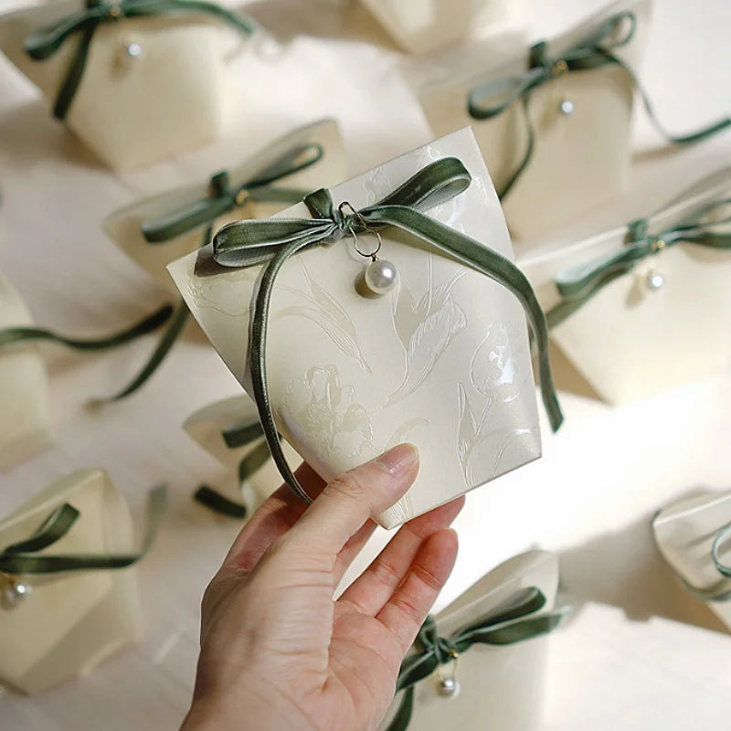 Wholesale French Style Paper Bag Gift Package White Wedding Boxes for Candy Favors 12*12*6cm Custom Colors & Logo