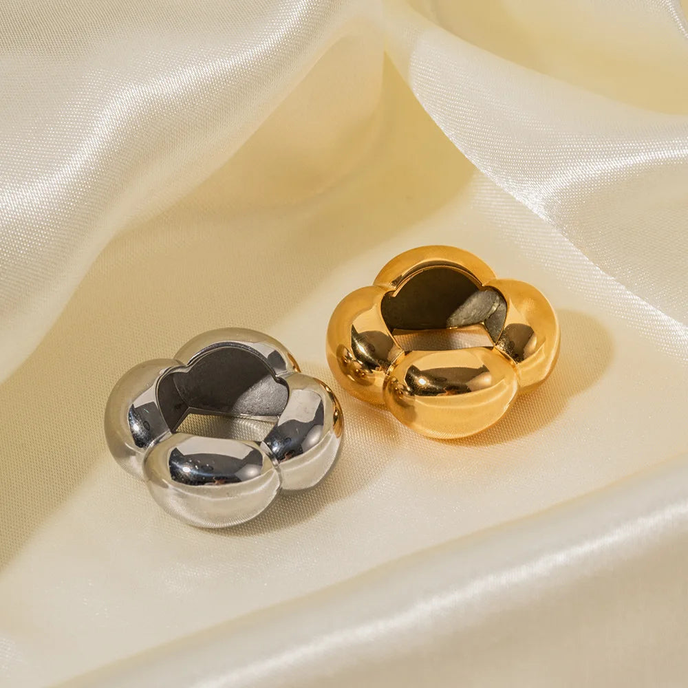 Luxury 18K Gold Plated Hollow Flower Finger Ring 316L Stainless Steel Flower Ring Jewelry for Women