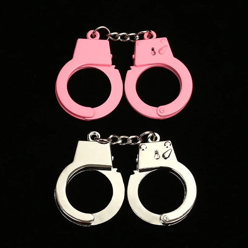 Creative Thumb Toy Metal Handcuff Bag Charm Custom Travel Souvenir Zinc Alloy Keychain Bottle Opener Fashion Trend